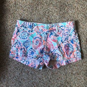 Lilly Pulitzer Walsh Short “Shell Me About It”